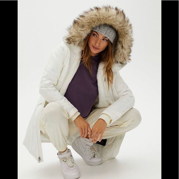 Aritzia White Ski & Snow Jacket - Picture 3 of 15